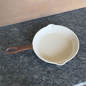 Le Creuset #16 skillet - brown